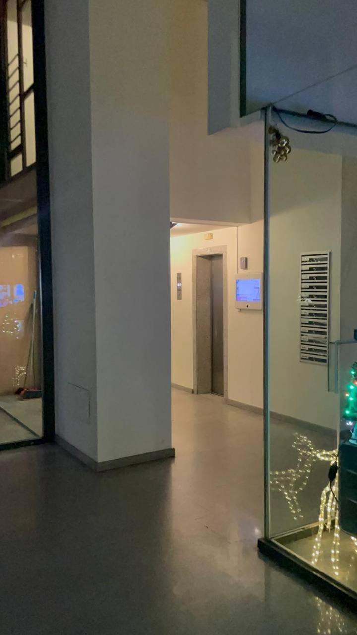 Metro Lanza Palace Appart hôtel